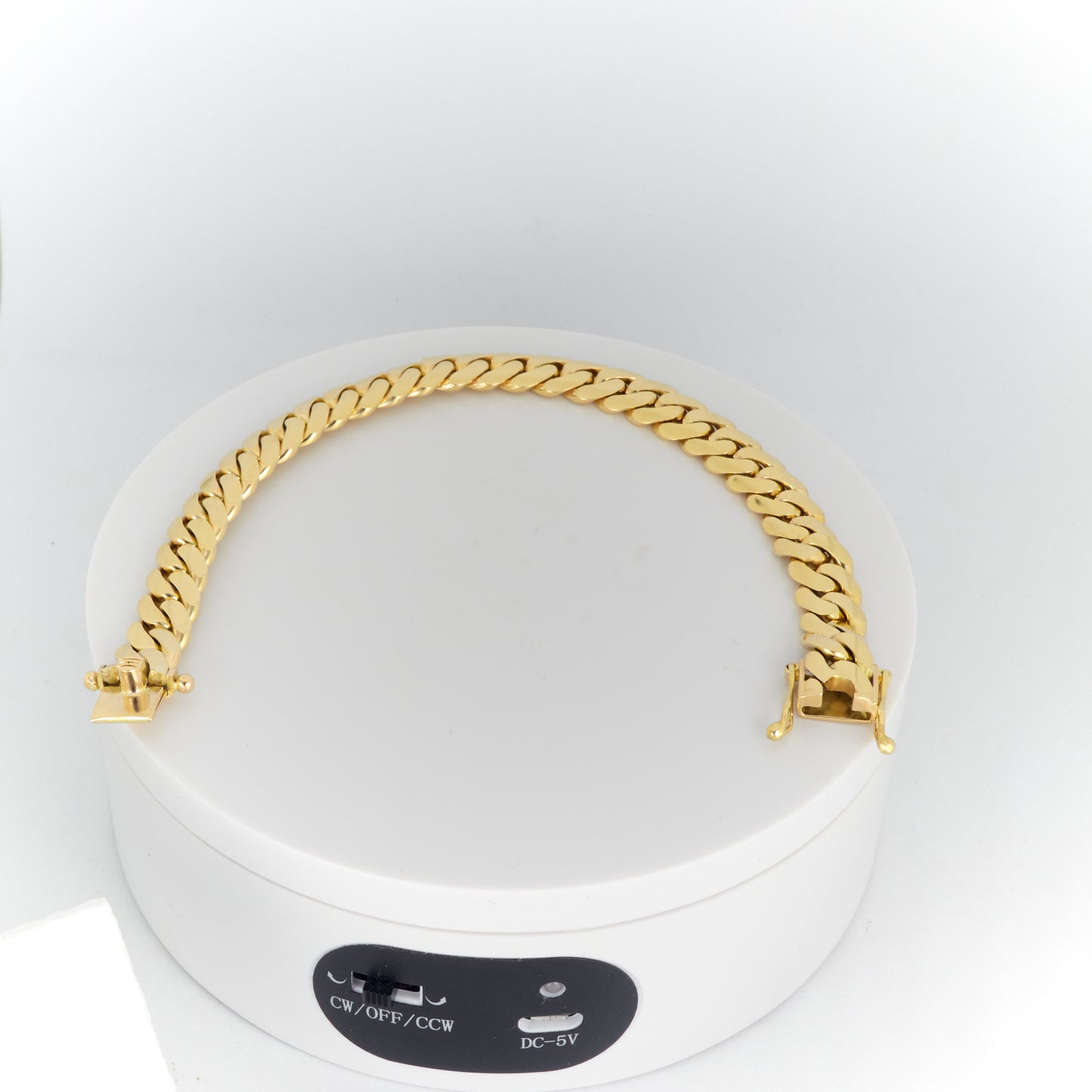 Gold bracelet, cuban link